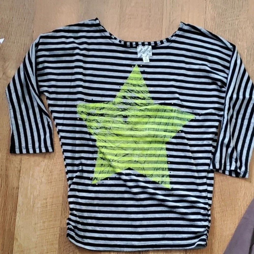 3 Pack Girls‎ Shirts- DSigned, Moa Moa, Circo Medium Size 7-8